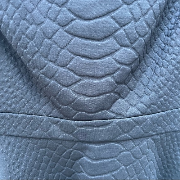 Sally LaPointe sz 4 structured black mini dress w/ embossed snake skin pattern - Picture 4 of 8